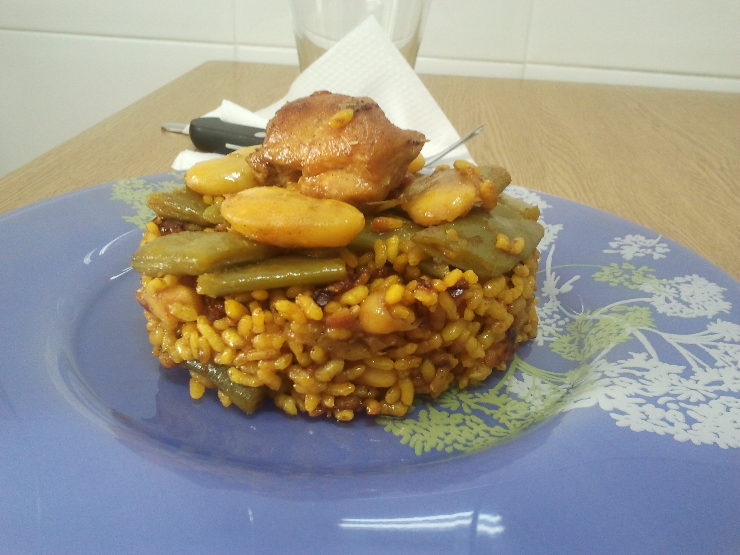 Creative serving of Paella using a barrel and separating ingredients in layers